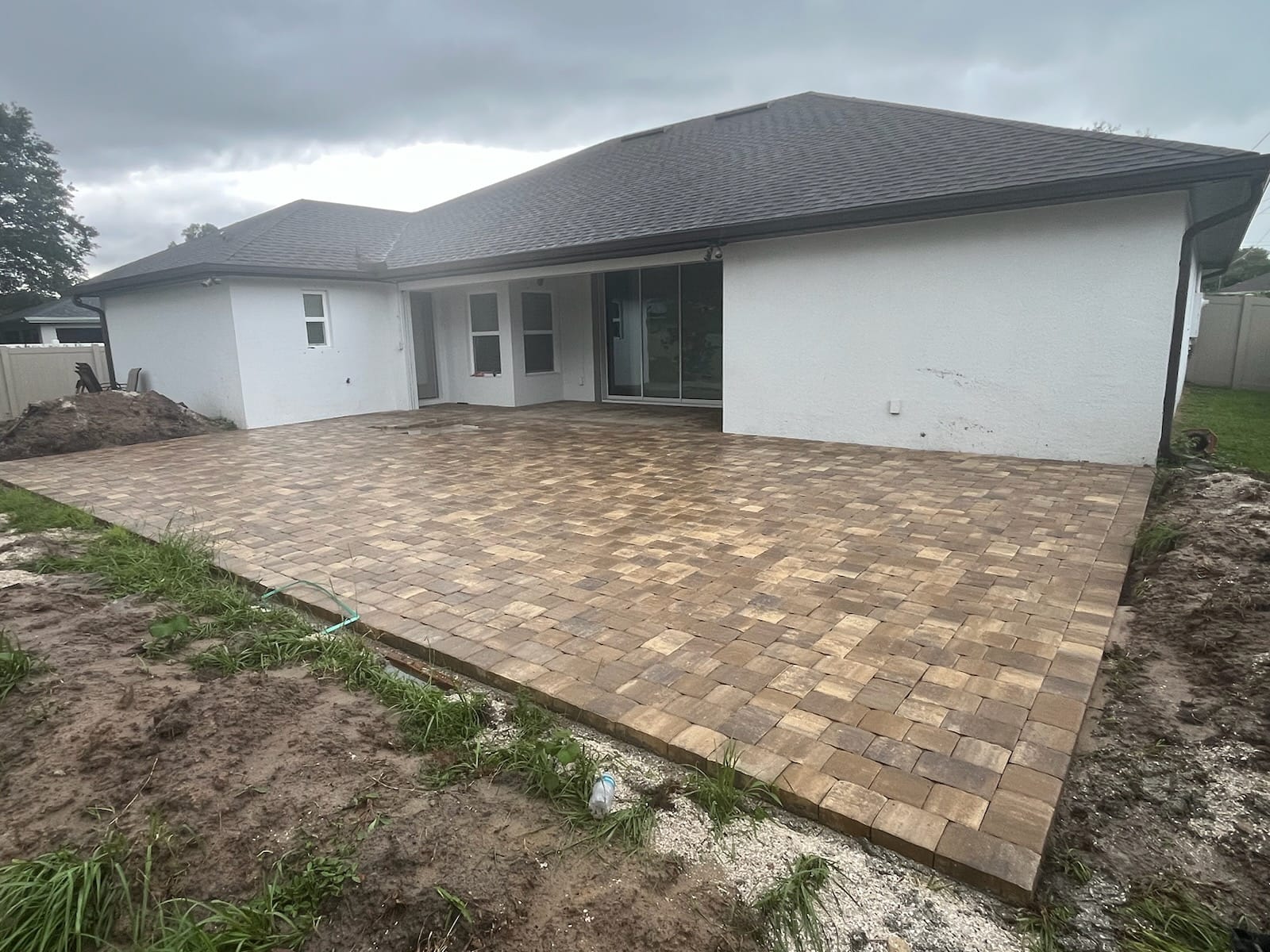 Beautifully finished patio with brown pavers, creating a warm and inviting outdoor space for relaxation and gatherings.